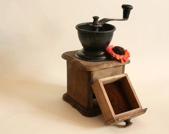 Vintage manual grinder, coffee grinder, coffee mill, wooden grinder, manual grinder, grinder, kitchen decor, vintage grinder, old grinder