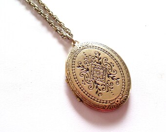 Trifari Locket, Art Nouveau Locket, Vintage Gold Oval Locket, Vintage Art Deco Style Floral Locket, Vintage Mourning Locket Pendant Necklace