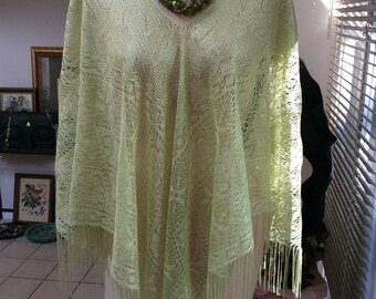 Vintage pale green fringed poncho top, light green open weave V hem boho poncho, pale lime green lightweight fashion poncho with fringe