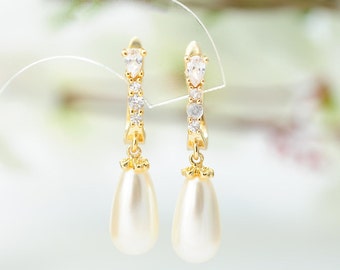 Bridal Delicate pearl earrings Pearl gold earrings Perl Dangle Earrings Bridal Jewelry Pearl Drop Earrings