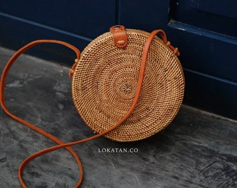 Handwoven Round Rattan Beach Bag Bali - Natural Ata Grass Shoulder Bag With Round Pattern