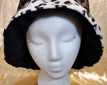 White Brim Fleece Leopard Print Reversible Bucket Hat