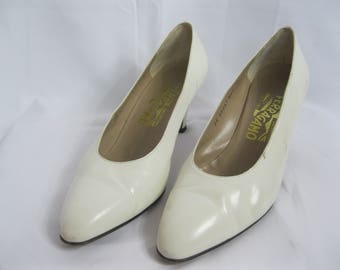 White Leather Salvatore Ferragamo Pumps Size 8 C