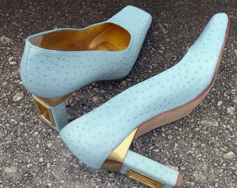 Vintage Ostrich Powder Blue and Gold Timothy Hitsman Shoes Pumps Size 7.5 Medium