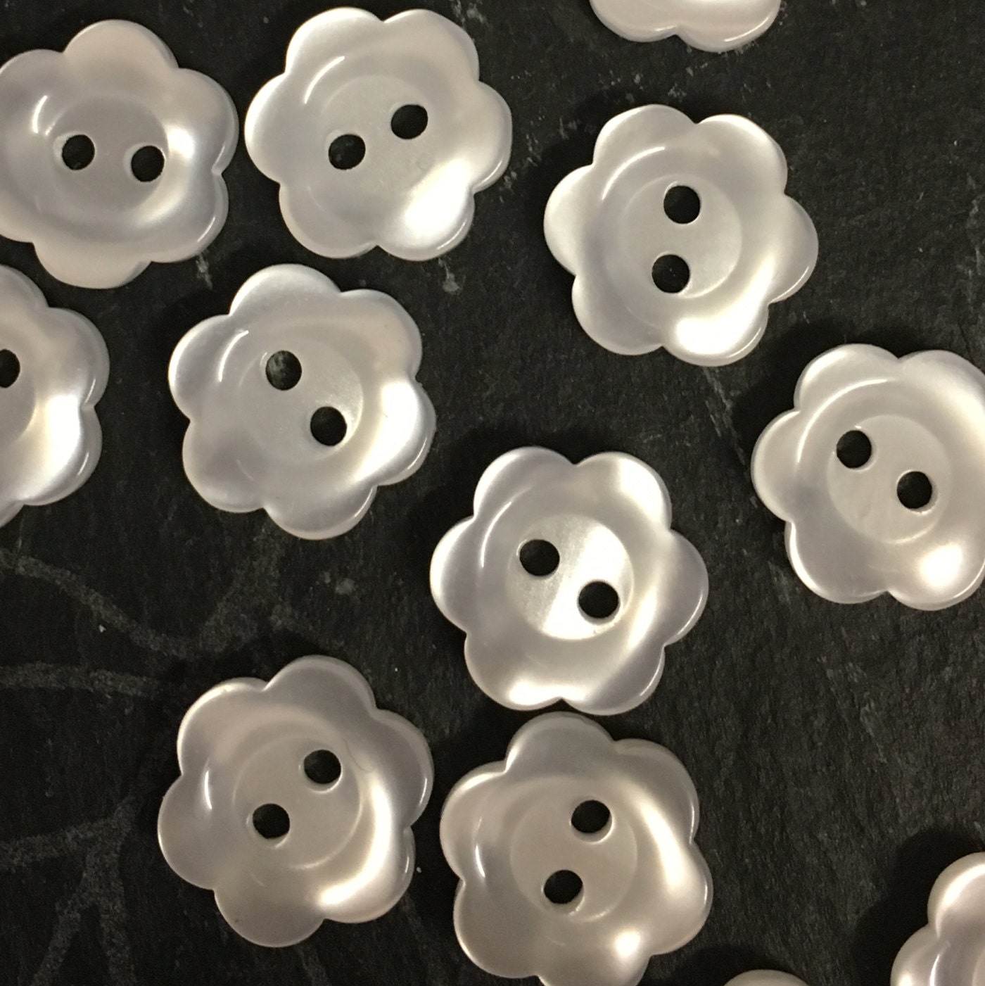 10 white flower buttons flower shaped buttons 12mm button