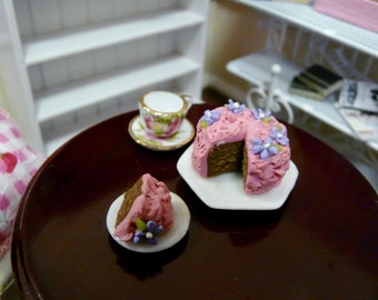 1:12 Miniature Cake 1/12 Scale Sugar Flowers Chocolate Strawberry Dollhouse Food Kitchen Sweet Dollshouse Birthday Patisserie Cafe Mini Iced