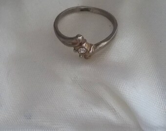 Size 8 vintage metal ring-ring- vintage ring- ring gift- promise ring- ring sale- rings- rhinestone ring-