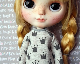 Crown sweater for Blythe, Dal, Licca...
