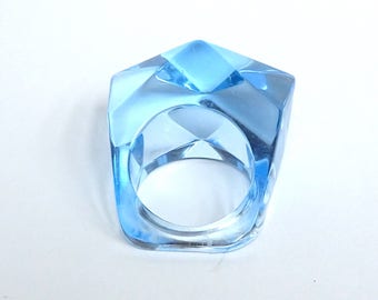 Vintage Blue Lucite Ring – Vintage Mod Lucite Ring – Vintage Plastic Ring – Vintage Acrylic Ring – Vintage Jewelry - Vintage Lucite