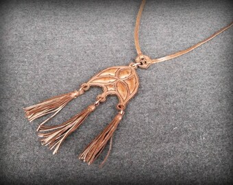 Pendant on neck with juniper and leather tassels,leather goods