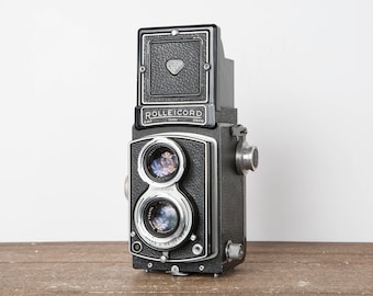 Rolleicord Twin Lens Reflex Medium Format Film Camera in Very Good Condition Professionally Tested with Leather Case