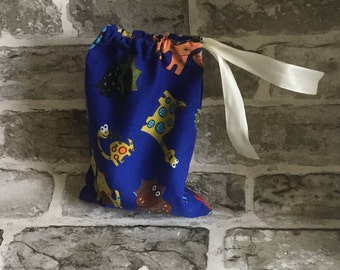 boys drawstring bag, gift bag, dinosaur print, fabric gift bag, storage bag for toys, dinosaur gift, Party favor bag, birthday party bag,