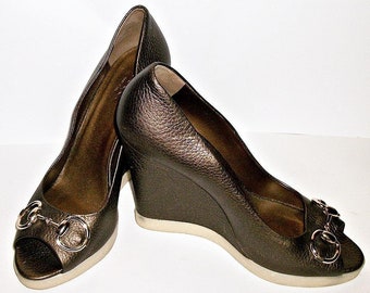 Gucci Charlotte Brown Bronze Horsebit High Heel Peep Toe Wedge Pumps size 38 / 8