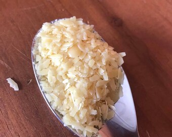 Candelilla Wax - Flakes of Vegan Wax, Alternative to Beeswax, Natural - For Making Cosmetics, Soap, Makeup, Lotion, Candles, Lip Balm
