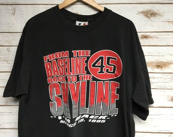 Vintage 90's Michael Jordan Chicago Bulls tshirt number 45 From the Baseline to the Skyline Chicago skyline Air Jordan - Large/XL