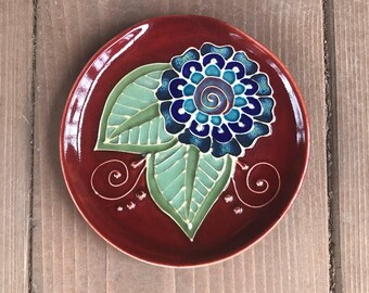Wheel thrown and slip trailed spoon rest