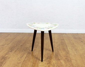 Small tripod pedestal / ceramic plant holder