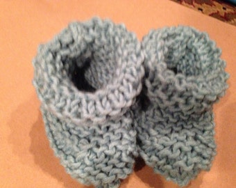 Baby booties, Newborn booties, knit, baby slippers, stay on baby booties, baby shoes,