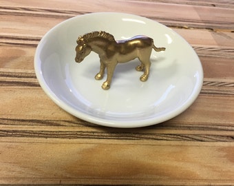 Animal topped ring dish