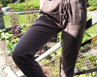COMFORTABLE KHAKI PANTS