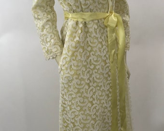 Vintage 1960s Robe Yellow Illusion Lace 60s Dressing Gown/Size M Boutique Loungwear New York/Vintage Midcentury Lace Robe