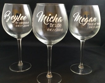 Bridesmaid wine glasses bridal party gift set personalized Bridesmaid wine glasses bridal party gift set personalized