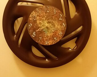 15.5" Hubcap clock finished with numbers