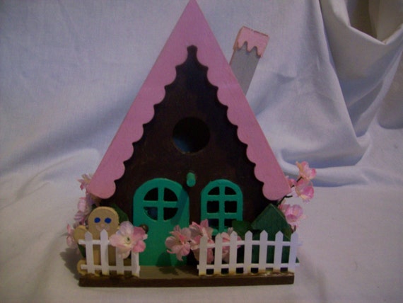 Hand painted birdhouse Pink and brown birdhouse, birdhouse fenced with flowers, wood birdhouse, indoor outdoor birdhouse, yard decoration