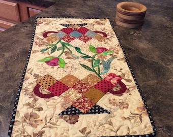 Candy Dish tablerunner