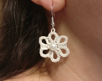 daisy earrings, tatted earrings, lace earrings