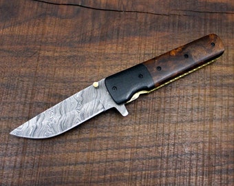 Collectors Edition - Damascus Folding Knife with Walnut Wood Scales