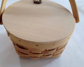 Unfinished Wood Basket – Hinged Wood Basket Container with Handle– 6-1/4” wide x 4” high x 5” deep