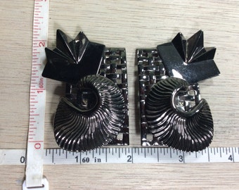 Vintage Artistic Black Metal Clip On Earrings Used