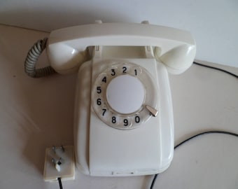 Vintage (1966) Creamy/ White Rotary Telephone.Retro rotary dial desk telephone. Working condition