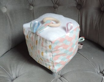 Baby sensory play cube / child - teether