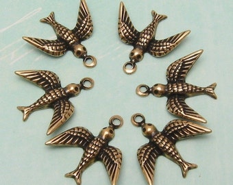 Small Bird Charm, Antique Gold, Trinity Brass, 6 Pc. AG129