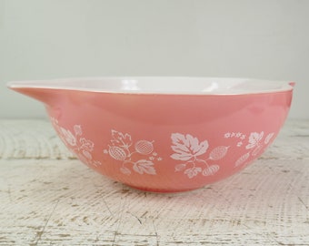 Vintage Pyrex Pink Gooseberry 444 Cinderella Bowl 4 quart
