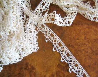 Tudor style lace yardage: vintage lace beautifully replicating Elizabethan trim DESIGN (1)