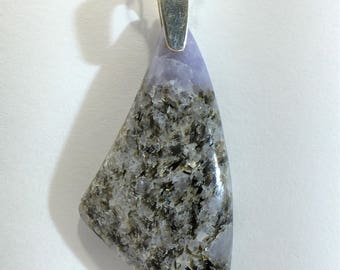 Scapolite pendant necklace with sterling silver bail - Free Form - Quality P077
