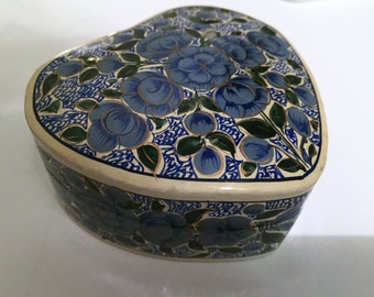 Black, white, blue & green floral heart-shaped vintage paper mache? trinket box