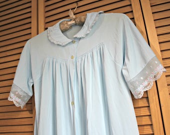 Vintage. Long/med length/robe/button/nighty. Lorraine. Size small. 1960's.