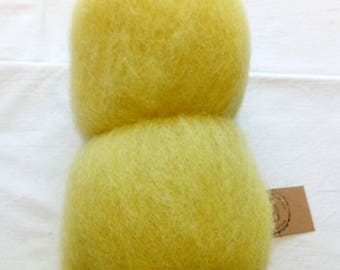 50g batt wool from Suffolkschaf for spinning or felting in yellow