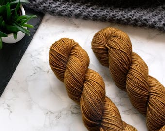 Hand dyed yarn, hand dyed dk yarn, handdyed yarn, handgefärbte Wolle, cashmere yarn, dk merino yarn, Featherfin PREORDER - Brass