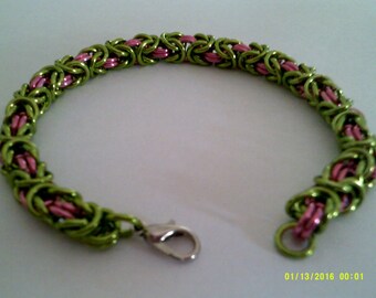 dark rose and lime green chainmaille bracelet