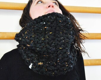 Chunky Cowl / Big Cowl // Snood / Mixed Black // Perfect for Winter / Fully Handmade