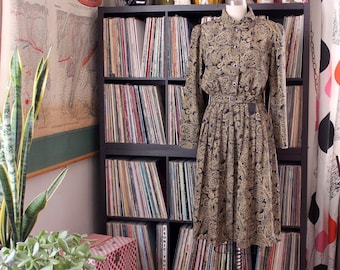 1980s vintage dress . black paisley secretary dress with belt . high collar, long sleeves, elastic waist dress