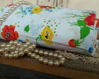 Retro Floral Flat Percale Bedsheet Fabric - Mid Century Cottage Chic Linens, Floral Cotton Bedding, Pretty + Bright Bedroom Fabric, 132"-48"