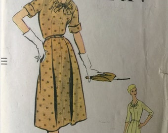 Vogue Pattern, dress pattern, Rare 1950s Vogue Pattern, Bust 34, Size 14, vintage pattern