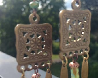 Earrings in brass and Czech beads