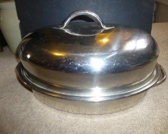 Delightful Dome Covered Oval Roasting Pan - lidded form holds turkey - ham - chicken - roast - pork - thanksgiving classic